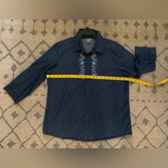 Laura Scoot Women’s Blouse - Picture 6 of 9